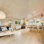 בית נופש Adrienne - 240m From The Sea By Interhome הירטסהלס