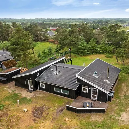 Adrienne - 240m From The Sea By Interhome