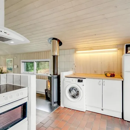 Adrienne - 240m From The Sea By Interhome * هيرتسهلس