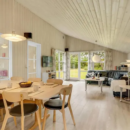Adrienne - 240m From The Sea By Interhome *