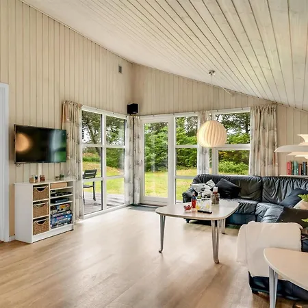 Adrienne - 240m From The Sea By Interhome هيرتسهلس